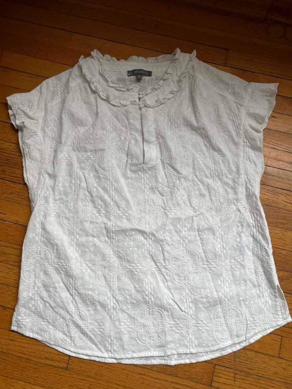 LIKE NEW! Wit & Wisdom Embroidered Split Neck Top in White